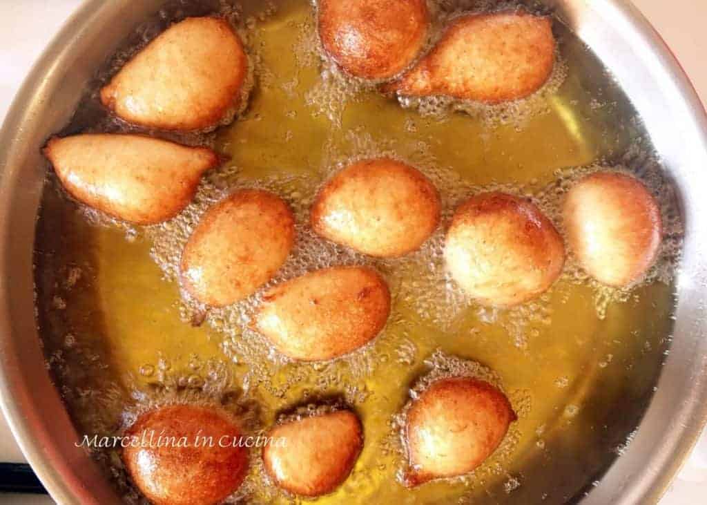 These simple doughnut balls are fried until golden brown then rolled in sugar. A perfect little bite and so much easier than making regular doughnuts. #doughnuts #doughnutballs #donut #donutballs Nigerian Puff puff
